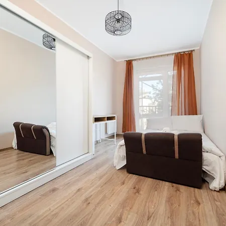 Pogonowskiego 2-bedroom By Bookinghost Lägenhet