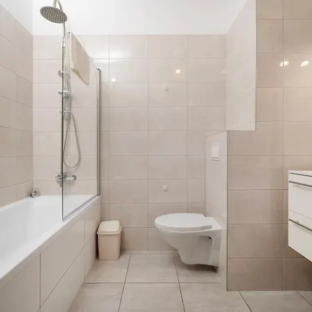 Pogonowskiego 2-bedroom By Bookinghost *