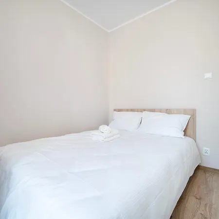 Pogonowskiego 2-bedroom By Bookinghost Lägenhet